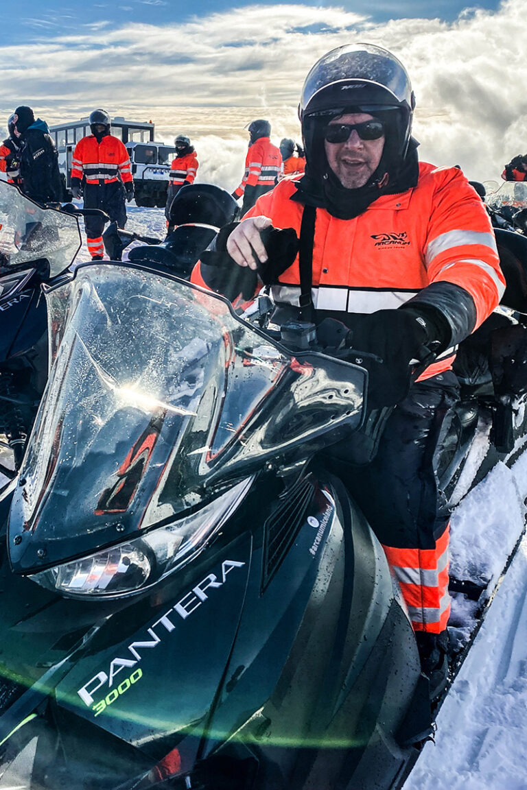 Iceland_Snowmobile